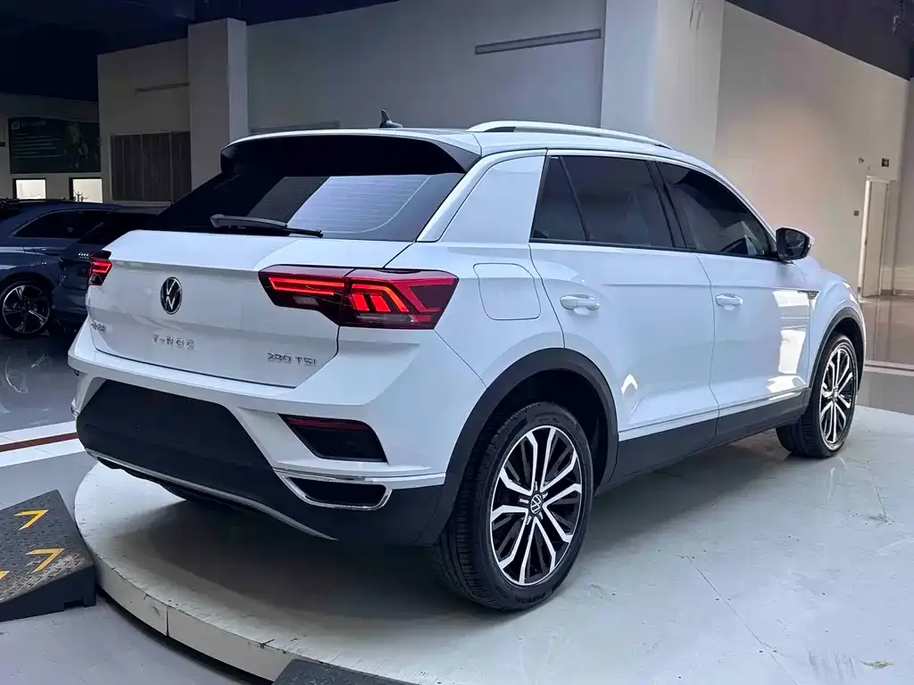 Volkswagen T-Roc — фото 8