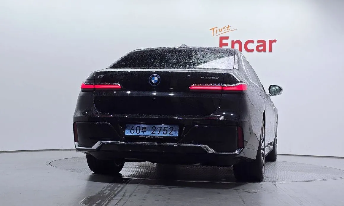 BMW i7 — фото 2