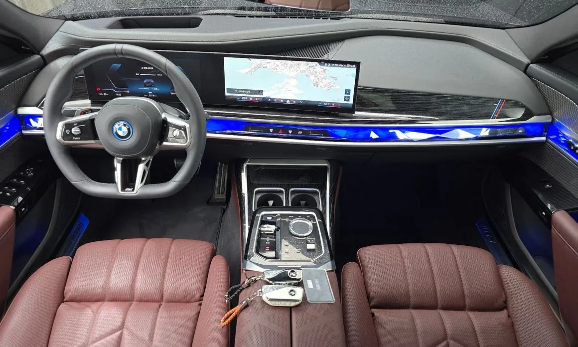 BMW i7 — фото 8