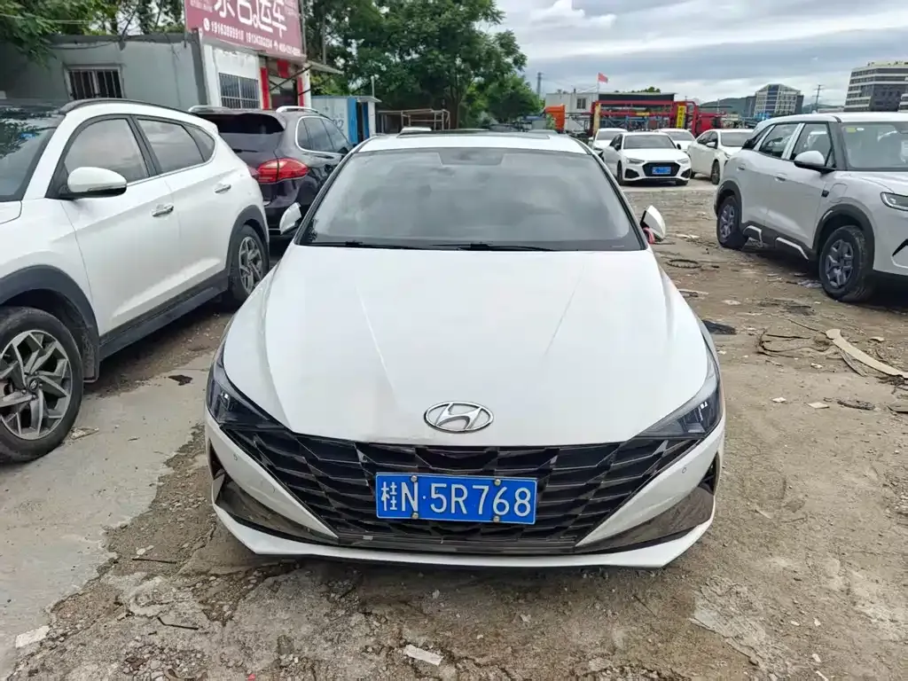 Hyundai Elantra — фото 9