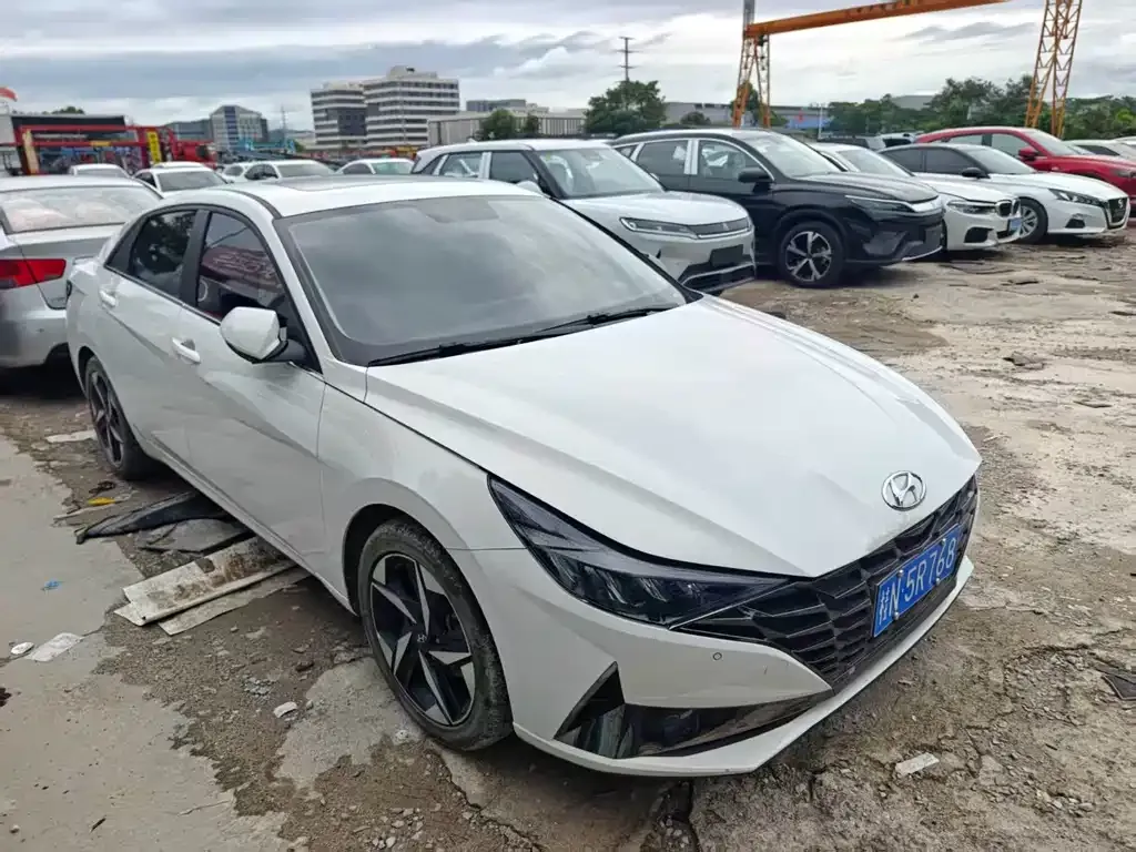 Hyundai Elantra — фото 7