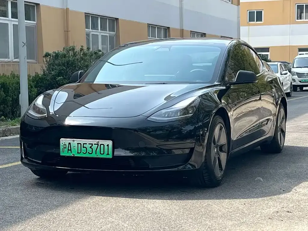 Tesla Model 3 — фото 1