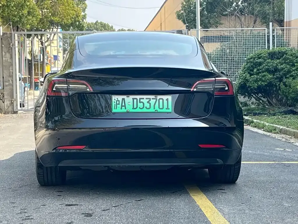 Tesla Model 3 — фото 4