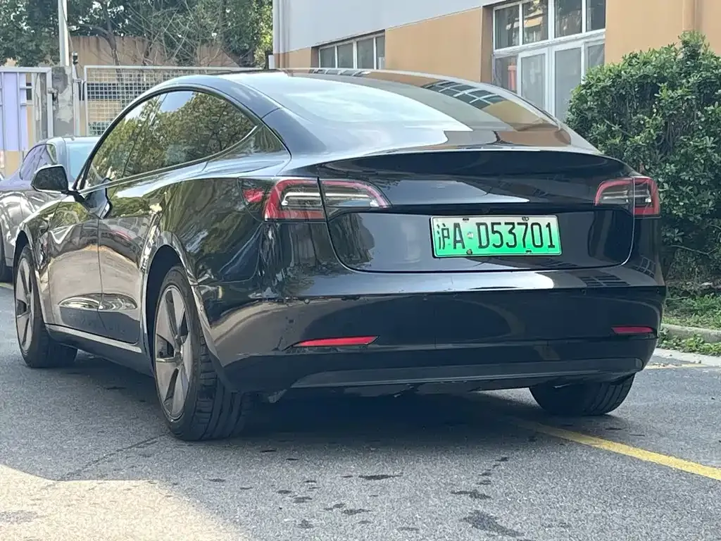 Tesla Model 3 — фото 10