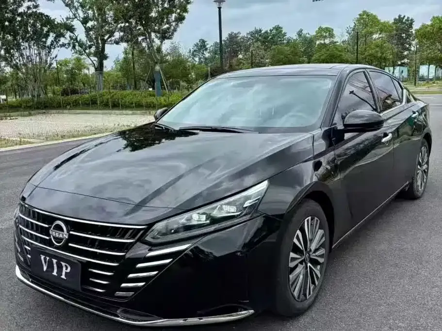 Nissan Teana — фото 1