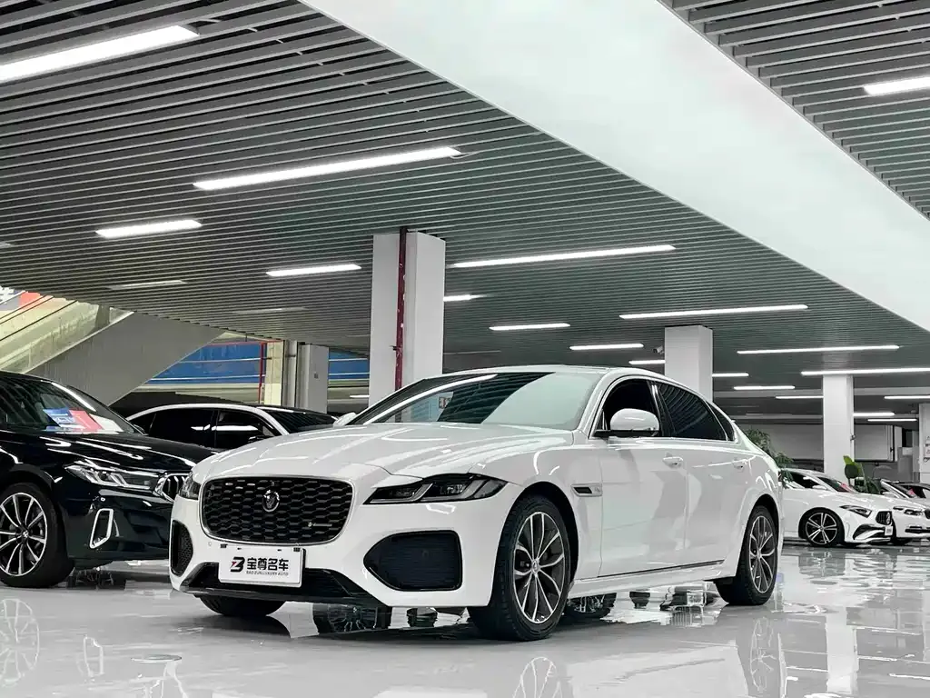 Jaguar XFL — фото 1