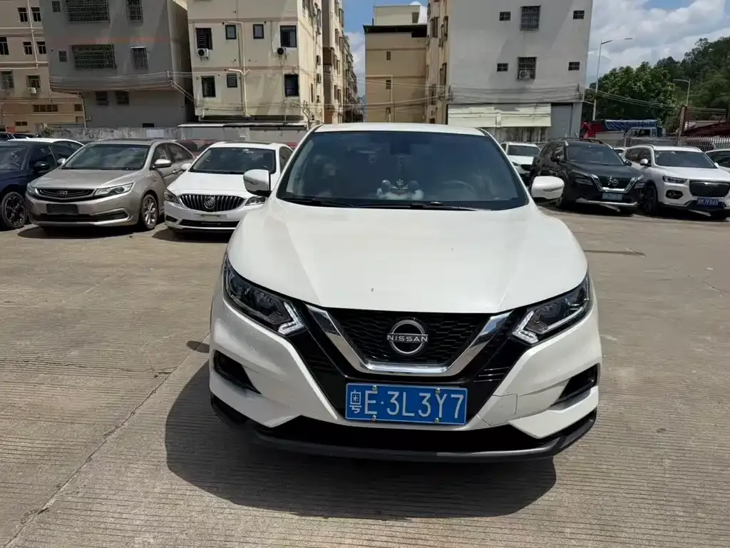 Nissan Qashqai — фото 1