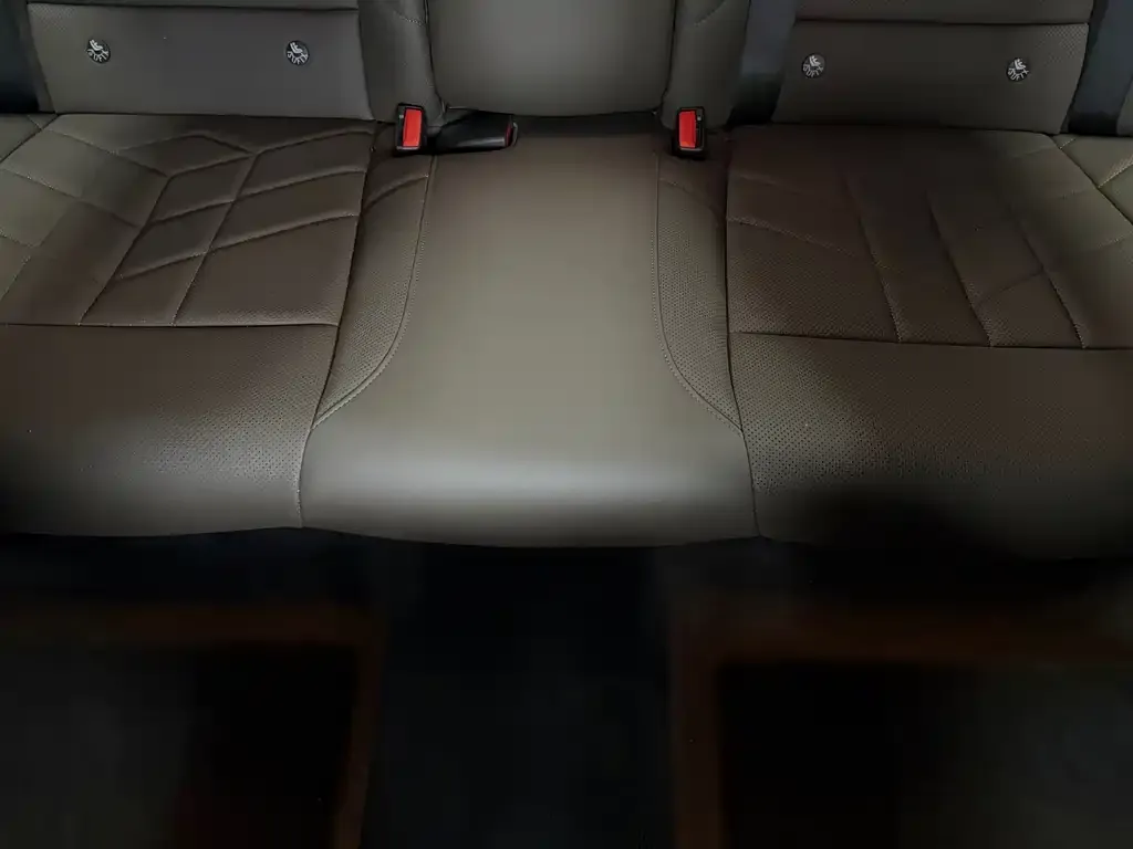 BMW 5 Series 2025 из CN, фото 4