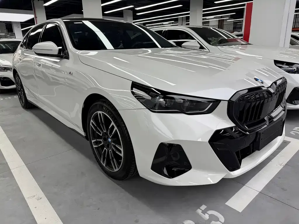 BMW 5 Series 2025 из CN, фото 7