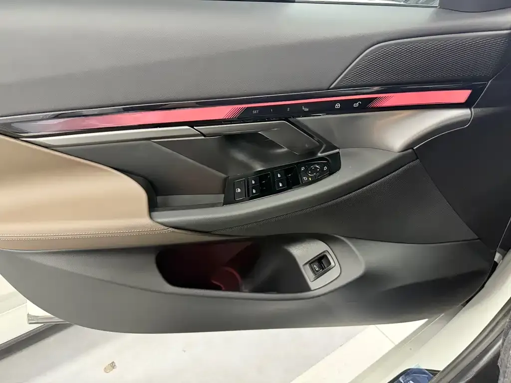 BMW 5 Series 2025 из CN, фото 3