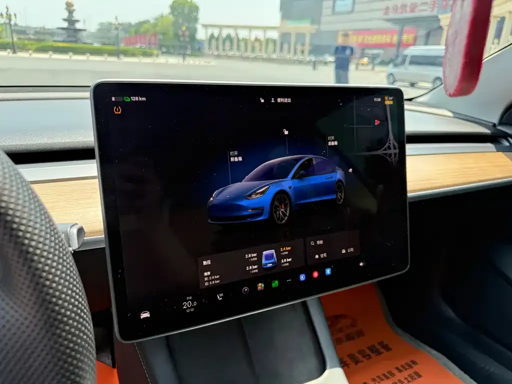 Tesla Model 3 — фото 4