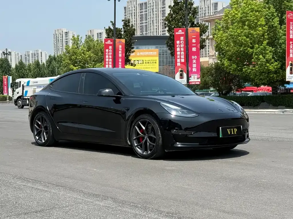 Tesla Model 3 — фото 10