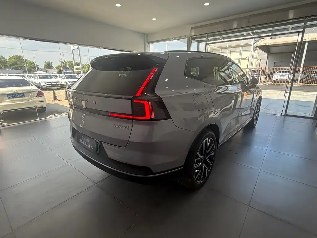 Volvo XC70 Plug-in Hybrid — фото 7