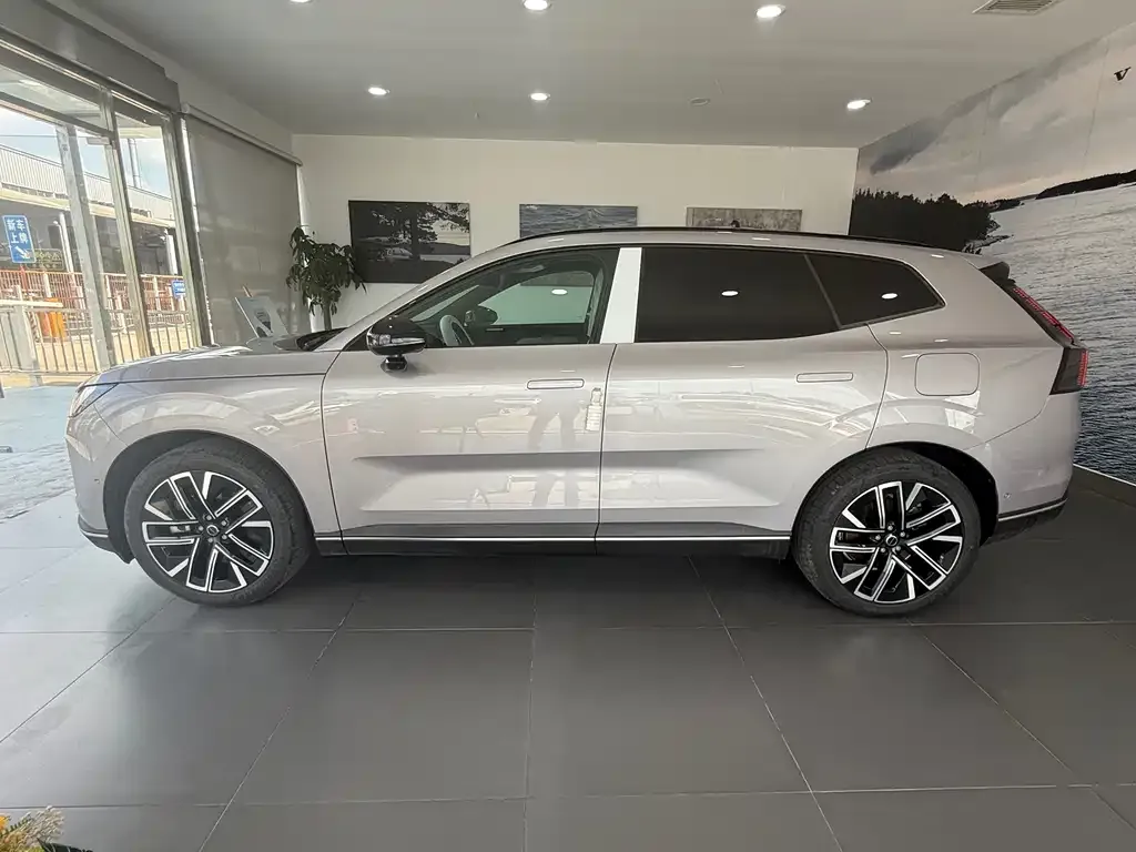 Volvo XC70 Plug-in Hybrid — фото 9