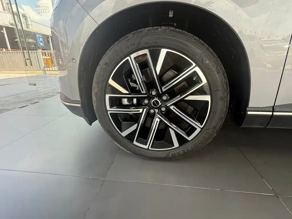Volvo XC70 Plug-in Hybrid — фото 10