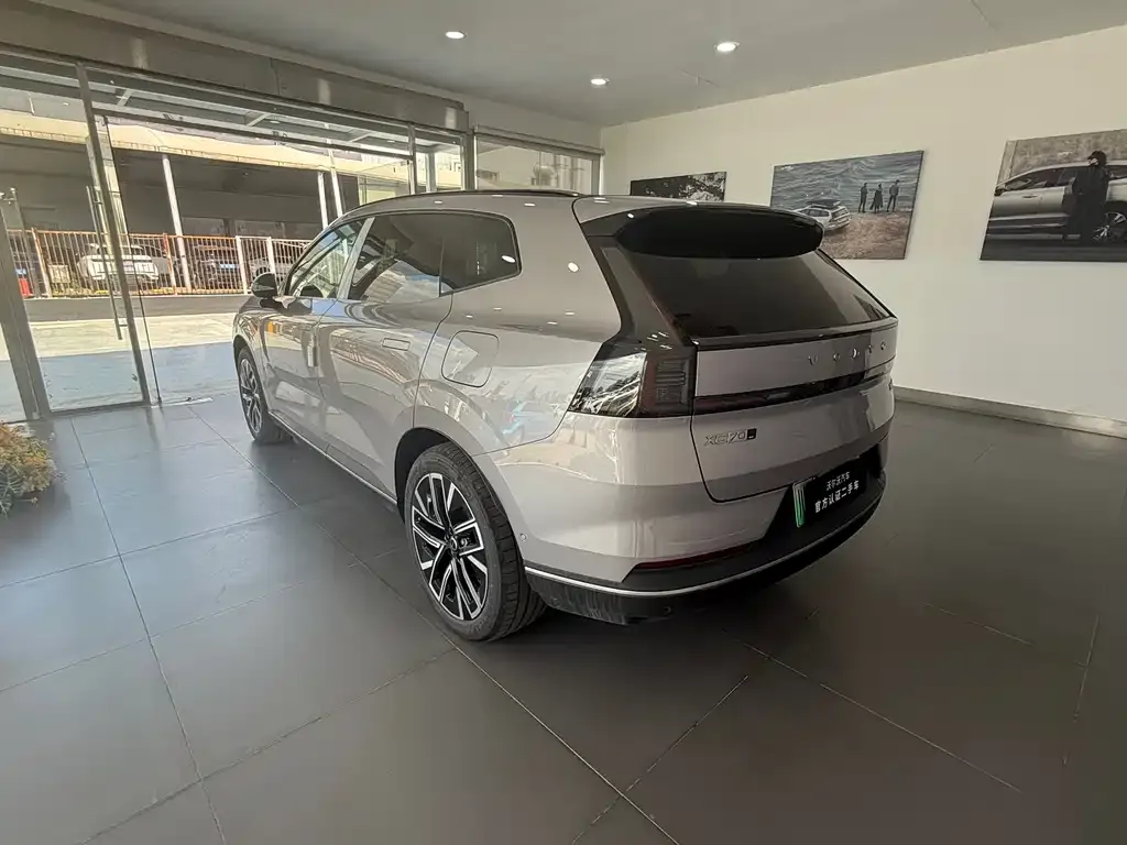 Volvo XC70 Plug-in Hybrid — фото 4