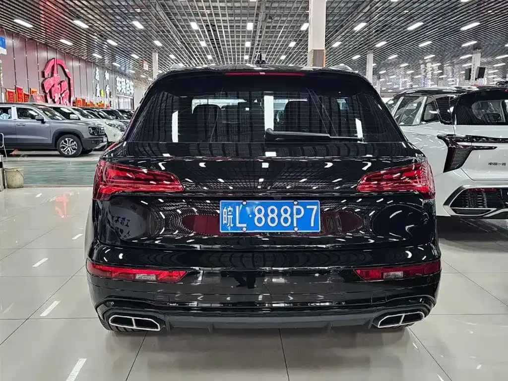 Audi Q5L — фото 8