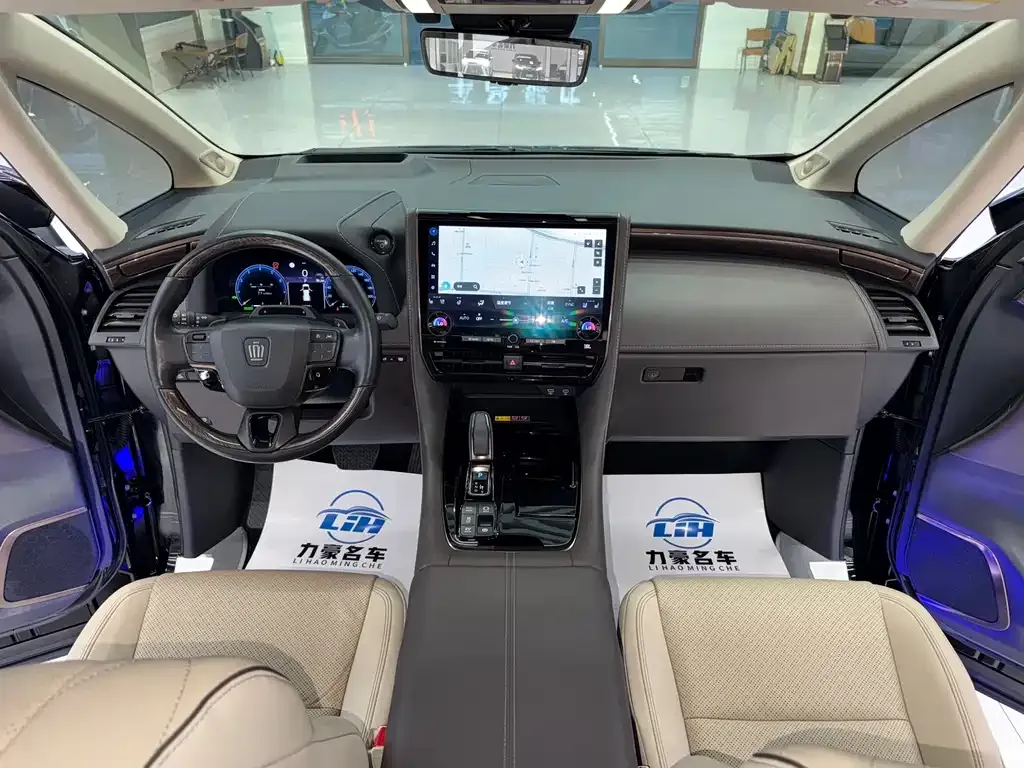 Toyota Vellfire — фото 7