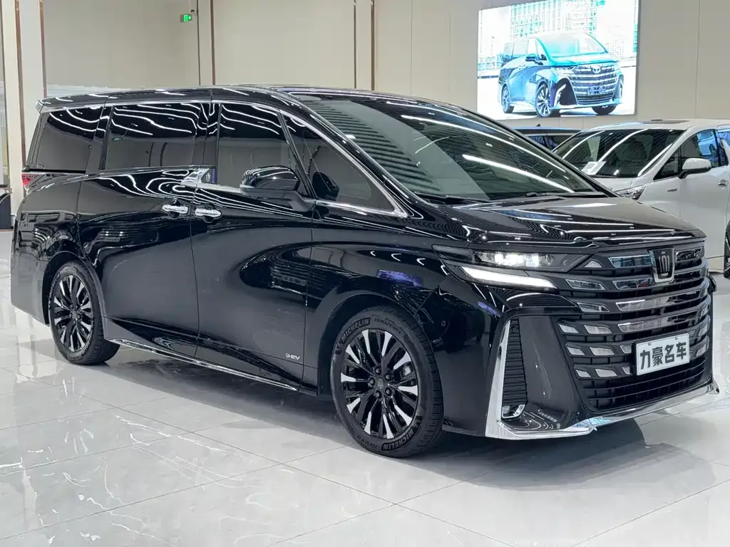 Toyota Vellfire — фото 9