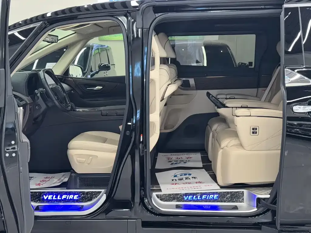 Toyota Vellfire — фото 5