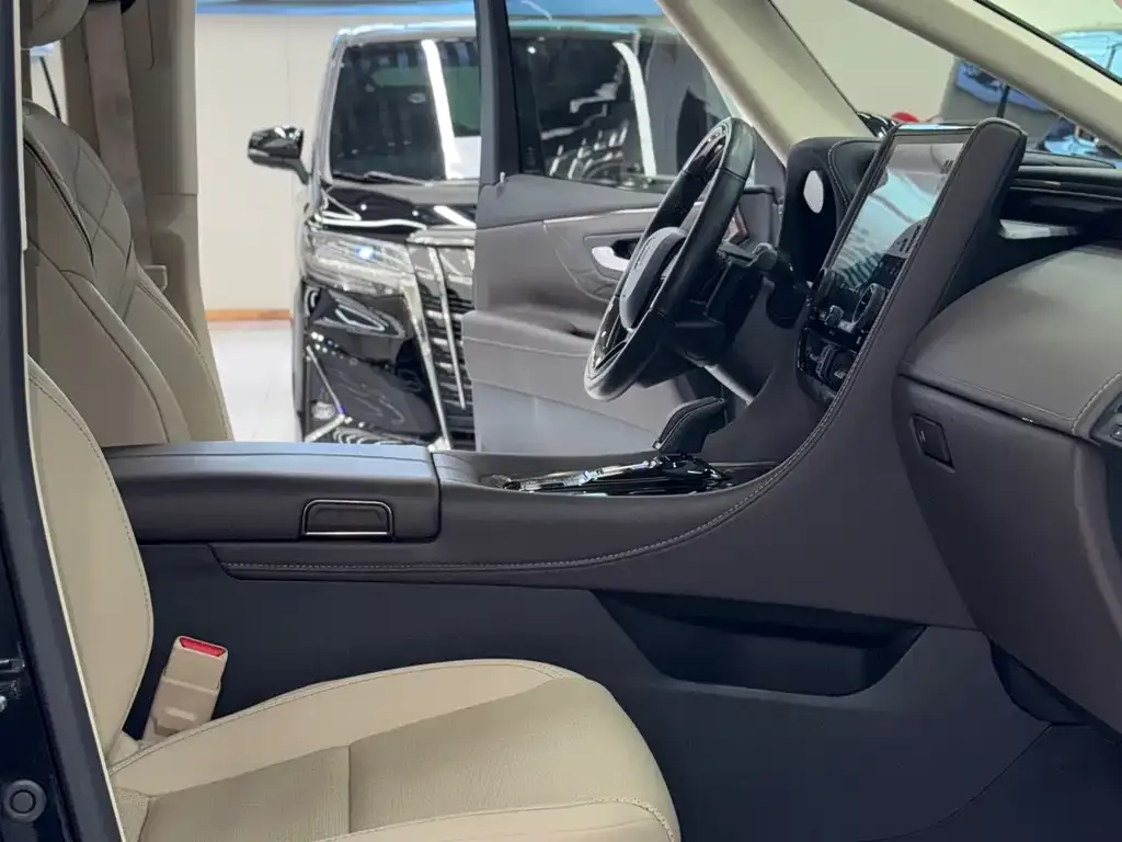 Toyota Vellfire — фото 3