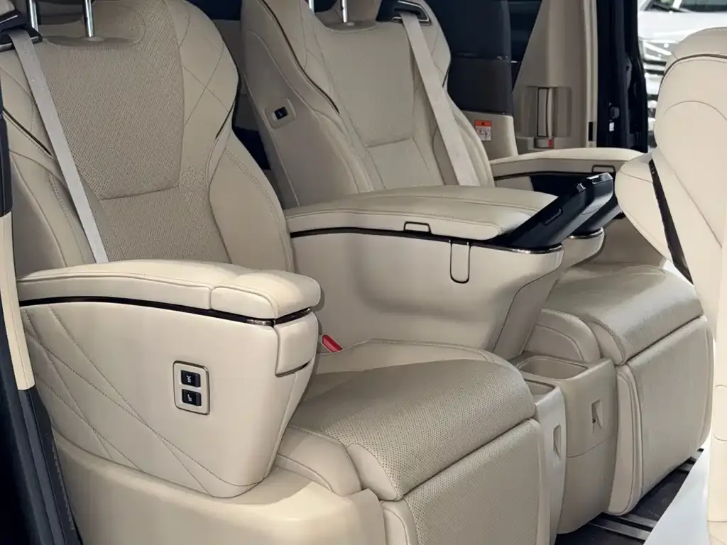 Toyota Vellfire — фото 4
