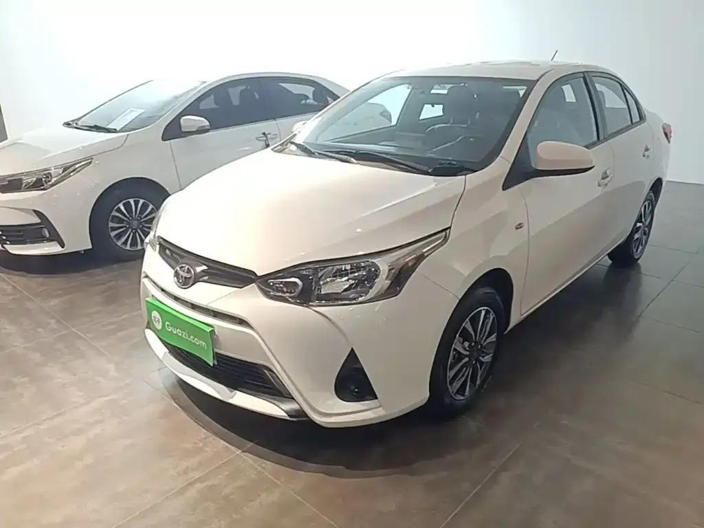 Toyota Yaris L — фото 2