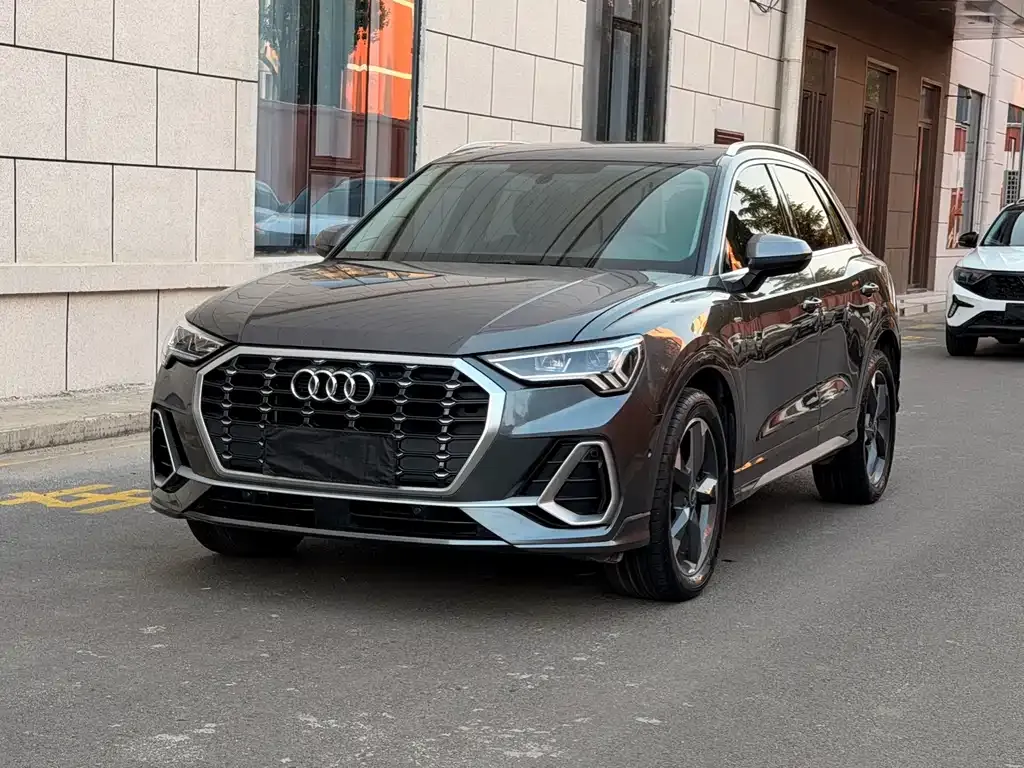 Audi Q3 — фото 1