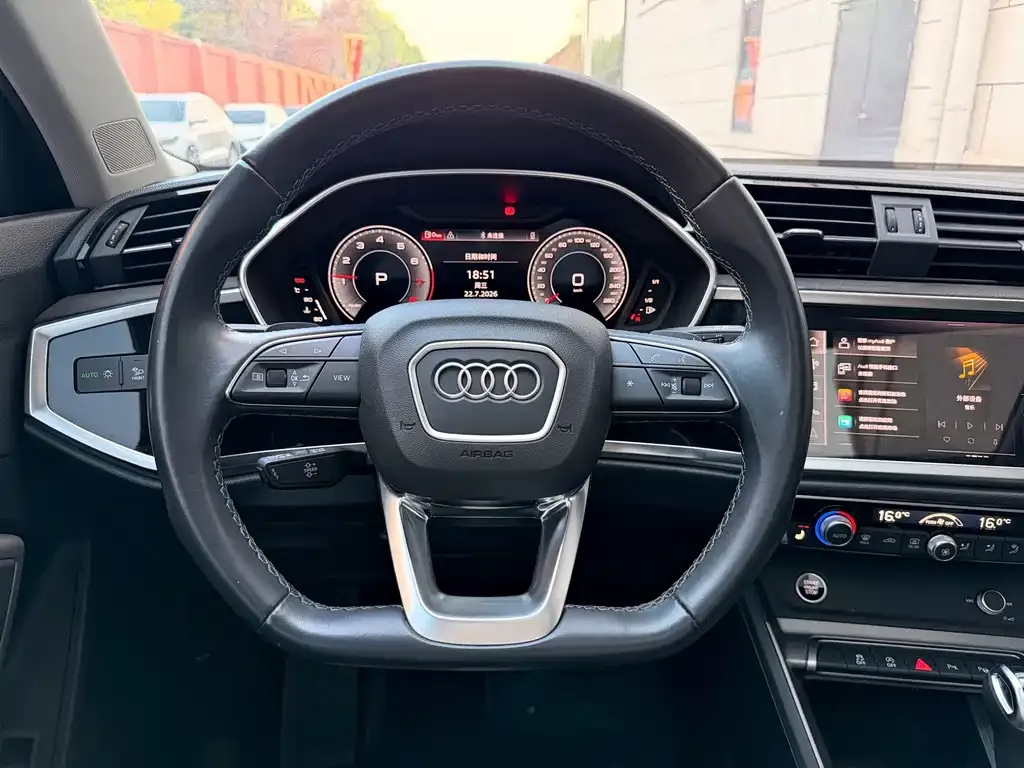 Audi Q3 — фото 3