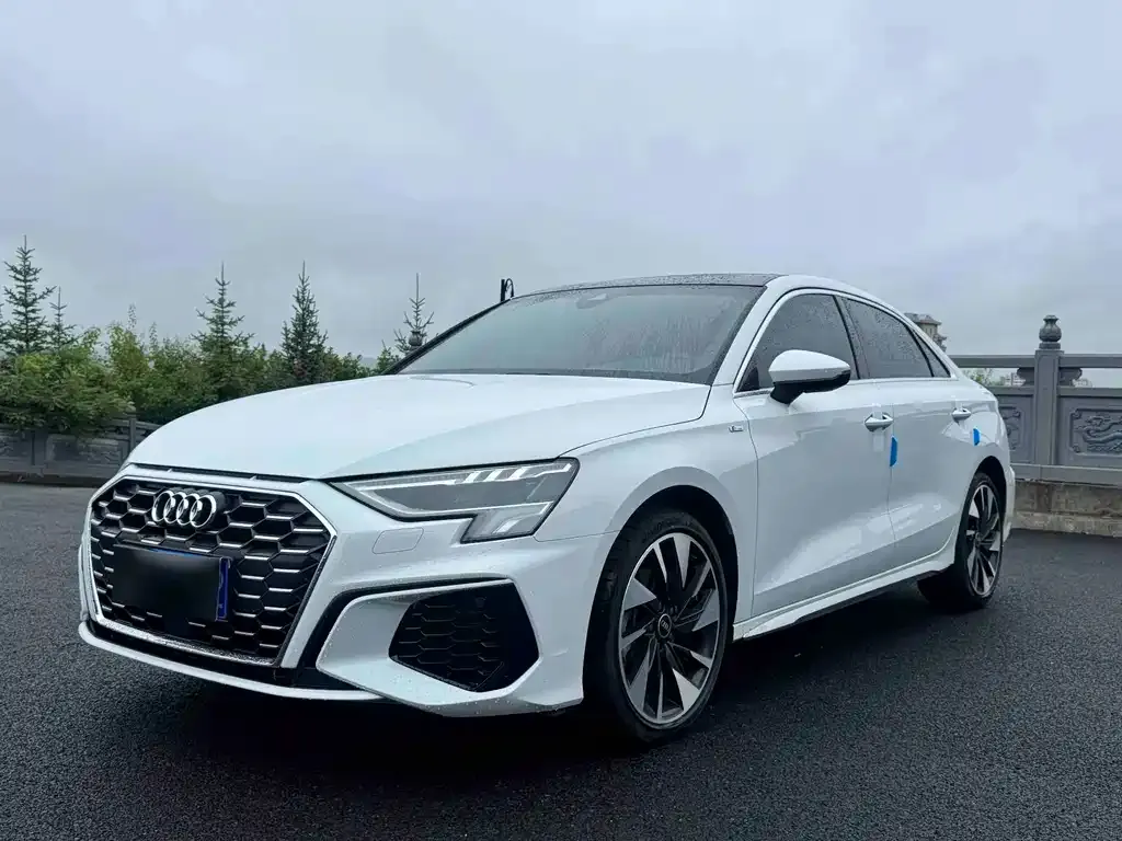 Audi A3 — фото 1