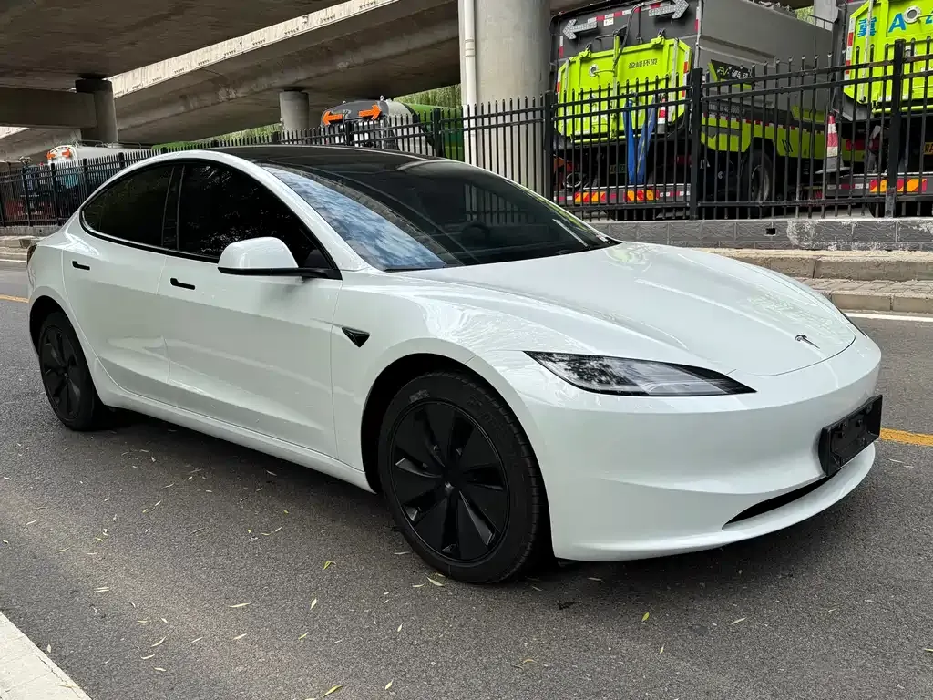 Tesla Model 3 — фото 10
