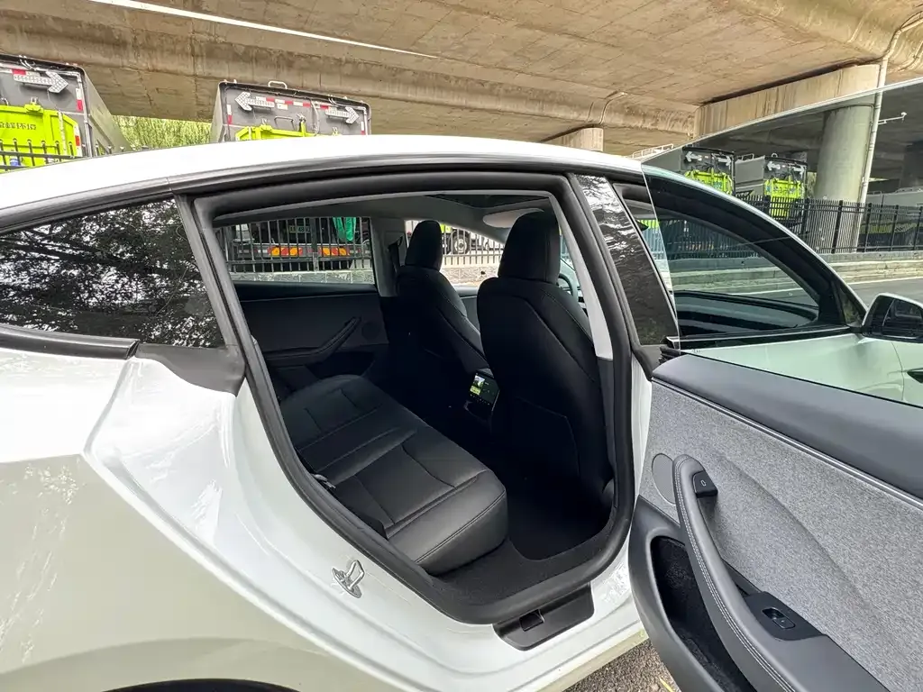 Tesla Model 3 — фото 6