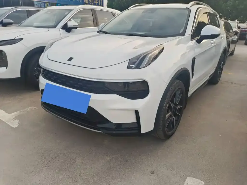 Lynk & Co 01