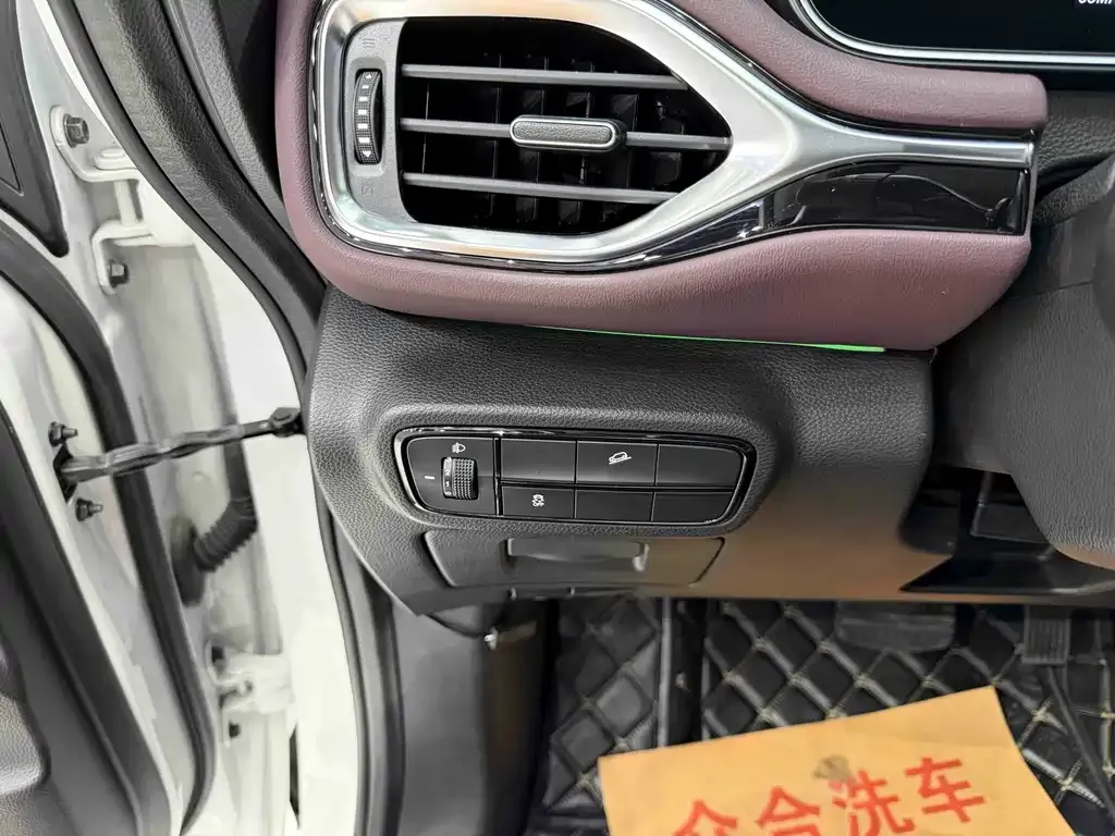 GAC Motor Trumpchi M6 — фото 10