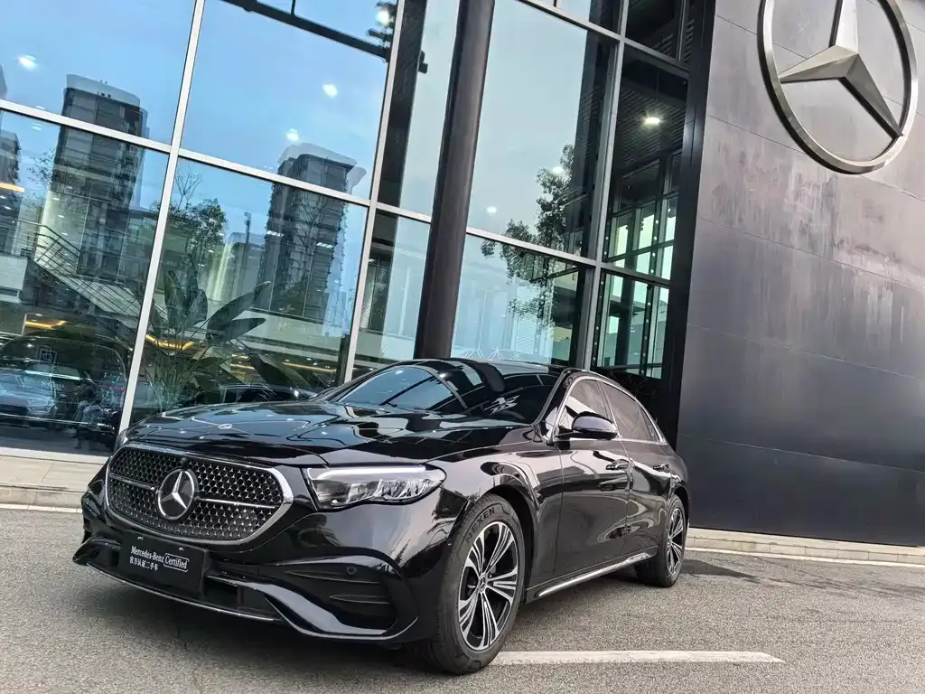 Mercedes-Benz E-Class — фото 1