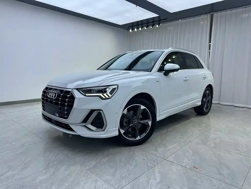 Audi Q3 — фото 1