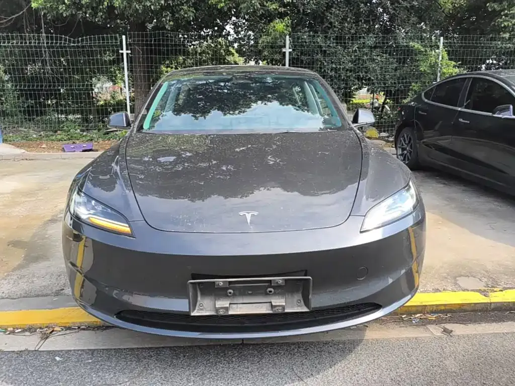 Tesla Model 3 — фото 10