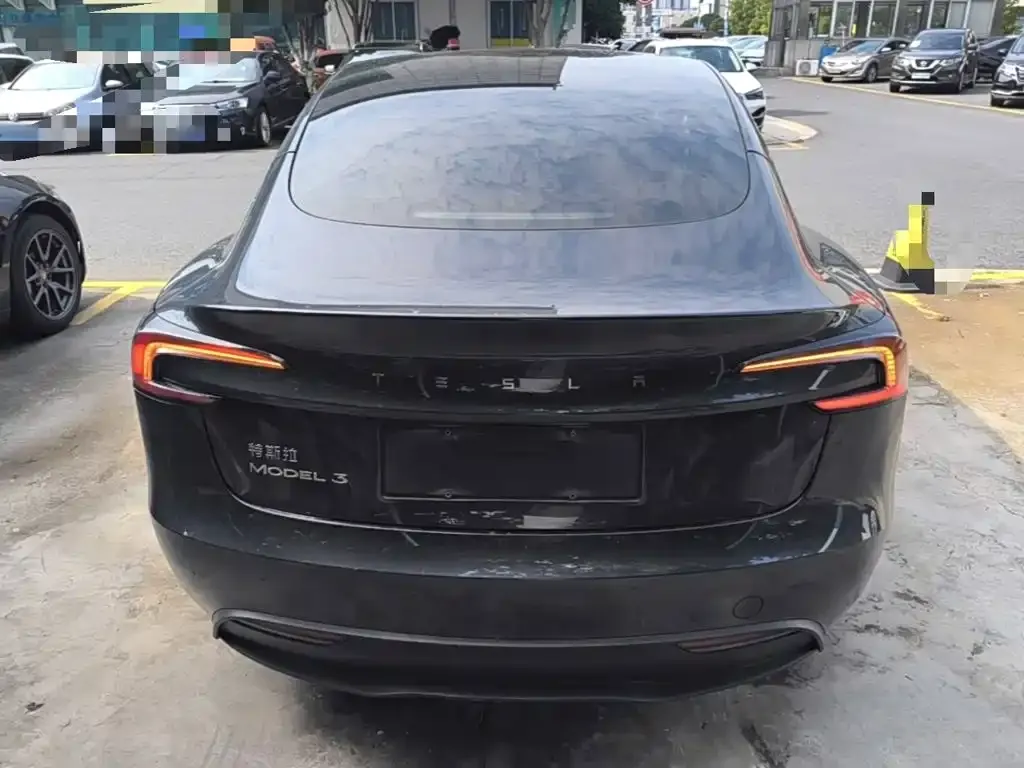 Tesla Model 3 — фото 9