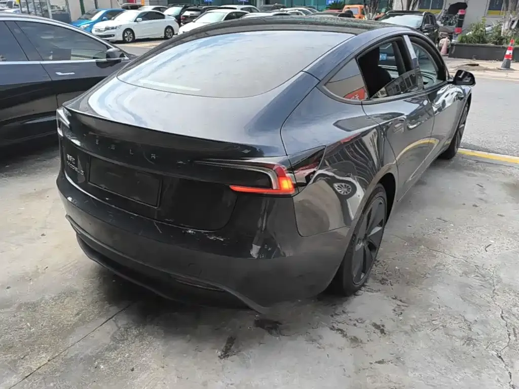 Tesla Model 3 — фото 6