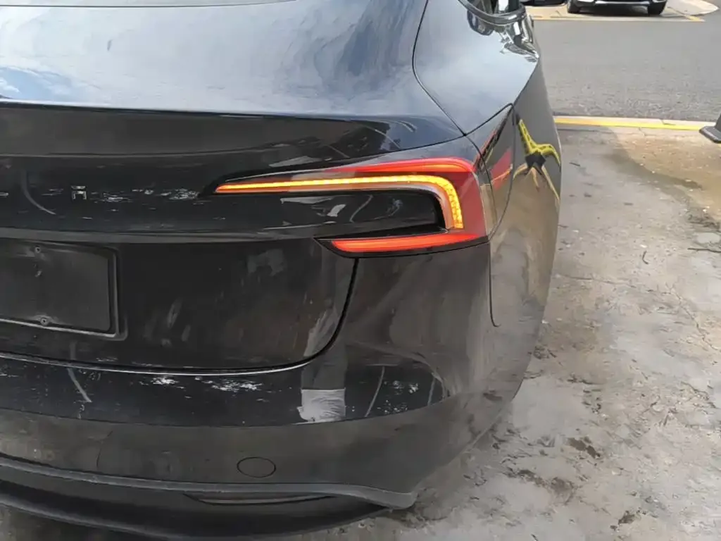 Tesla Model 3 — фото 4