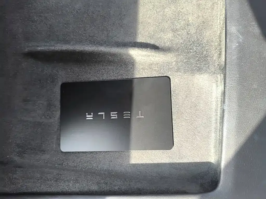 Tesla Model 3 — фото 8