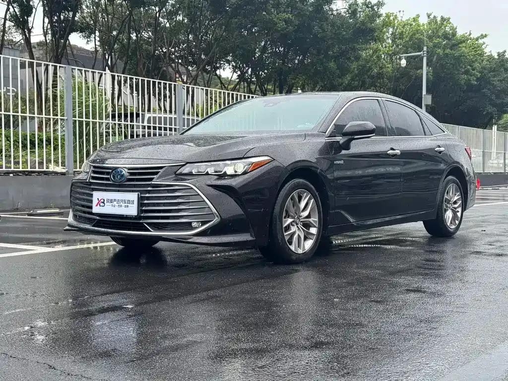 Toyota Avalon — фото 1