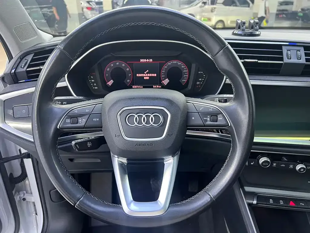 Audi Q3 — фото 10