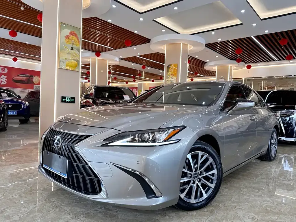 Lexus ES — фото 1