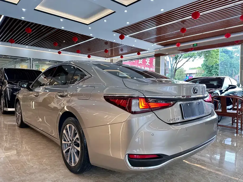 Lexus ES — фото 9