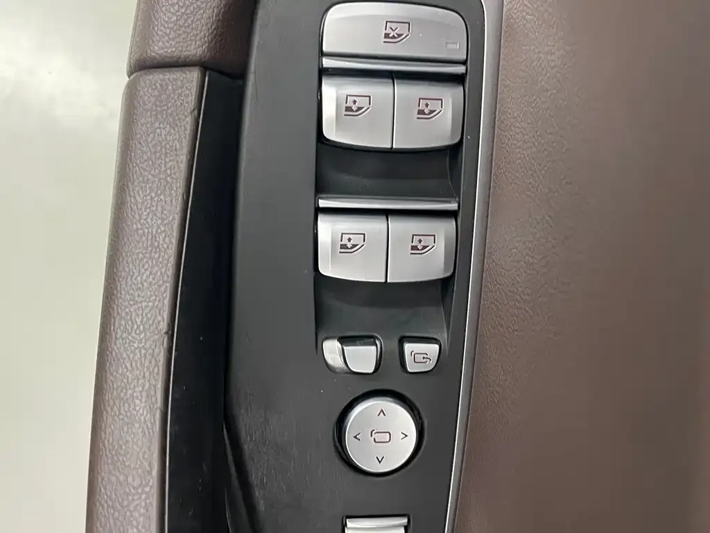 BMW iX3 — фото 10