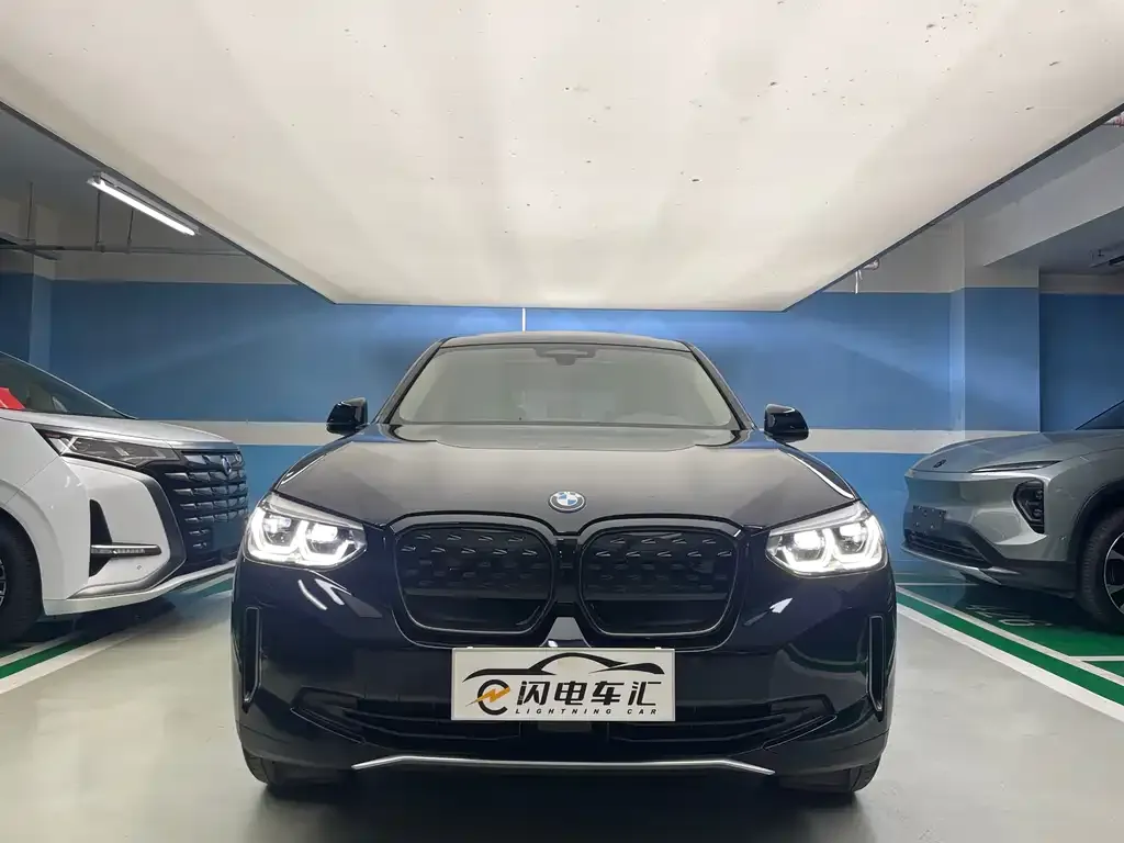 BMW iX3 — фото 9