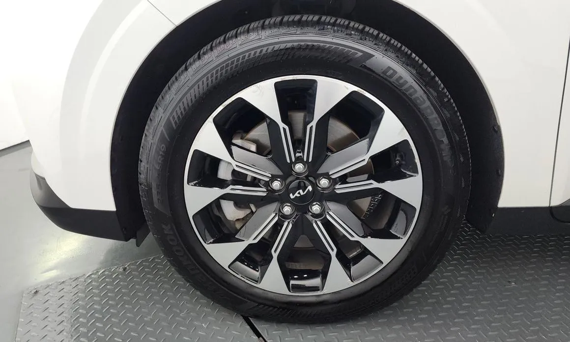 Kia Carnival — фото 10