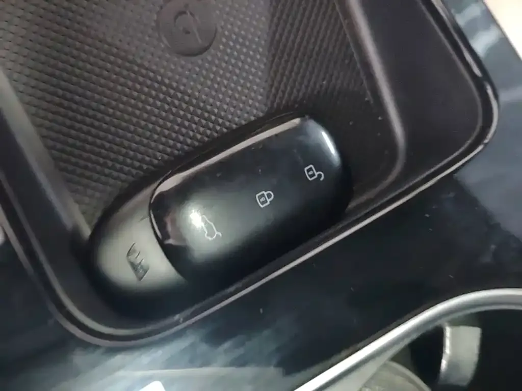 Li Auto ONE — фото 3
