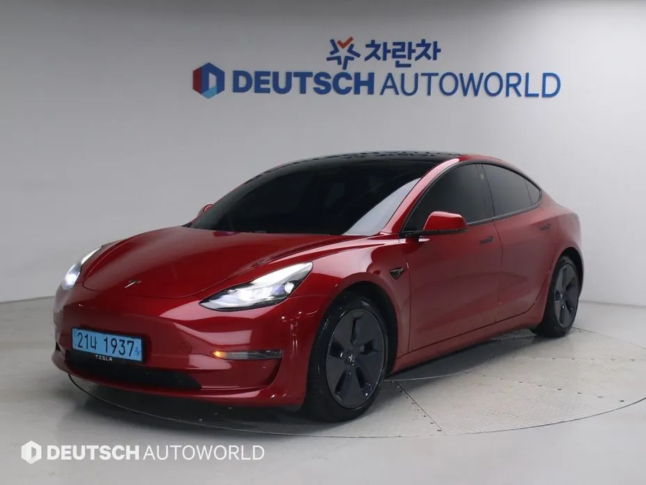 Tesla Model 3 — фото 1